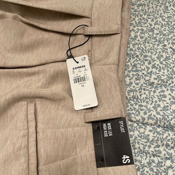 Brand new Express pants. Never worn. Very soft, jersey material. Size 4 short - Picture 3 of 5